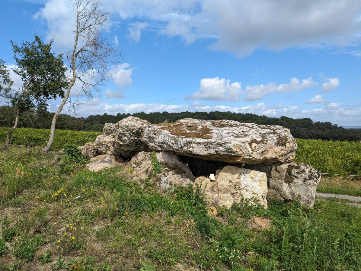 Chambre Gargantua Le Dolmen Thizay  Exterior photo